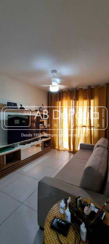 BARRA OLÍMPICA - COND. FONTANO -  Excelente Apartamento 2 Qts. sendo um Suíte - Varanda / Cortina Vidro