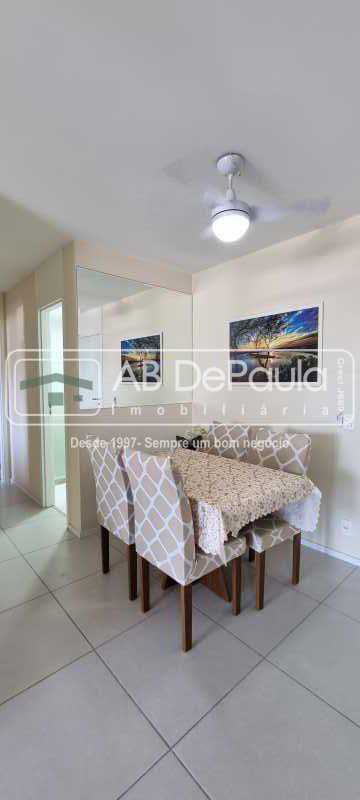 BARRA OLÍMPICA - COND. FONTANO -  Excelente Apartamento 2 Qts. sendo um Suíte - Varanda / Cortina Vidro