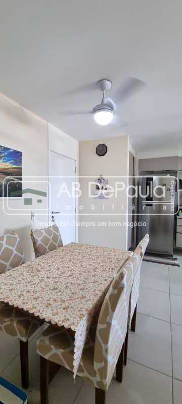 BARRA OLÍMPICA - COND. FONTANO -  Excelente Apartamento 2 Qts. sendo um Suíte - Varanda / Cortina Vidro