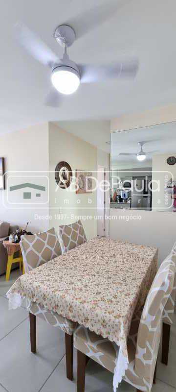 BARRA OLÍMPICA - COND. FONTANO -  Excelente Apartamento 2 Qts. sendo um Suíte - Varanda / Cortina Vidro