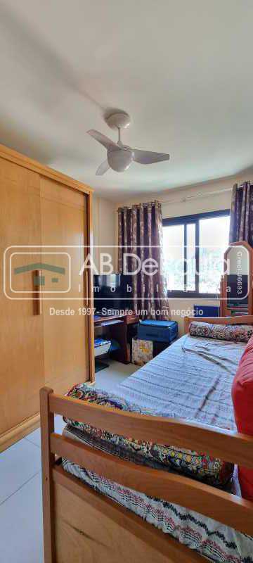 BARRA OLÍMPICA - COND. FONTANO -  Excelente Apartamento 2 Qts. sendo um Suíte - Varanda / Cortina Vidro