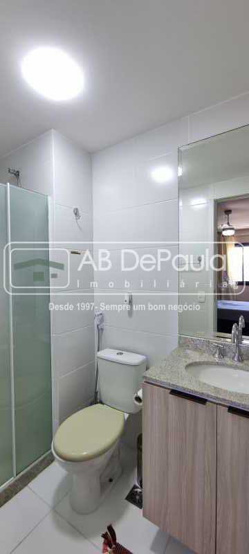 BARRA OLÍMPICA - COND. FONTANO -  Excelente Apartamento 2 Qts. sendo um Suíte - Varanda / Cortina Vidro