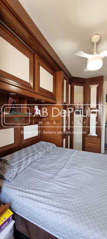 BARRA OLÍMPICA - COND. FONTANO -  Excelente Apartamento 2 Qts. sendo um Suíte - Varanda / Cortina Vidro