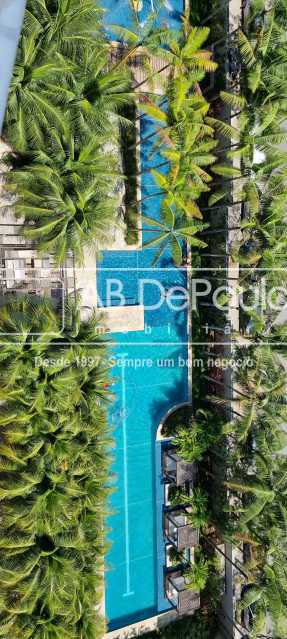 BARRA OLÍMPICA - COND. FONTANO -  Excelente Apartamento 2 Qts. sendo um Suíte - Varanda / Cortina Vidro