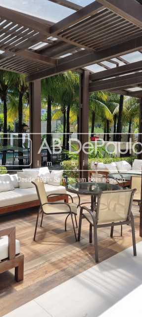 BARRA OLÍMPICA - COND. FONTANO -  Excelente Apartamento 2 Qts. sendo um Suíte - Varanda / Cortina Vidro