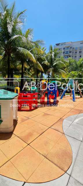 BARRA OLÍMPICA - COND. FONTANO -  Excelente Apartamento 2 Qts. sendo um Suíte - Varanda / Cortina Vidro