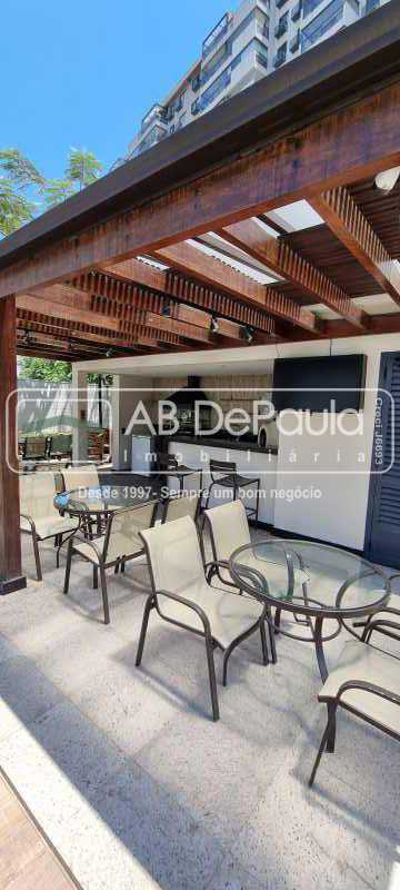 BARRA OLÍMPICA - COND. FONTANO -  Excelente Apartamento 2 Qts. sendo um Suíte - Varanda / Cortina Vidro