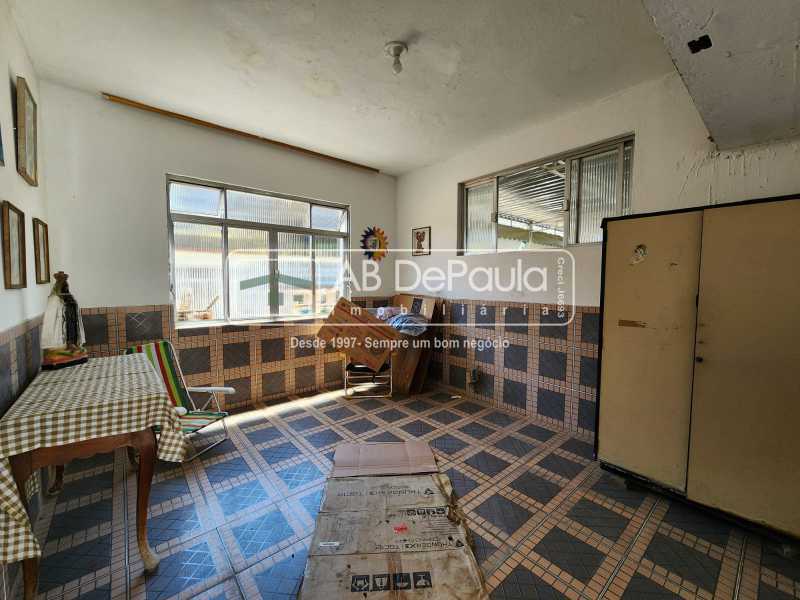 VILA VALQUEIRE - Juntinho a Praça Saiqui. Ótima casa, com 03 Amplos Dormitórios, localizada próximo a supermercados, bancos e a todo comércio existente no bairro,