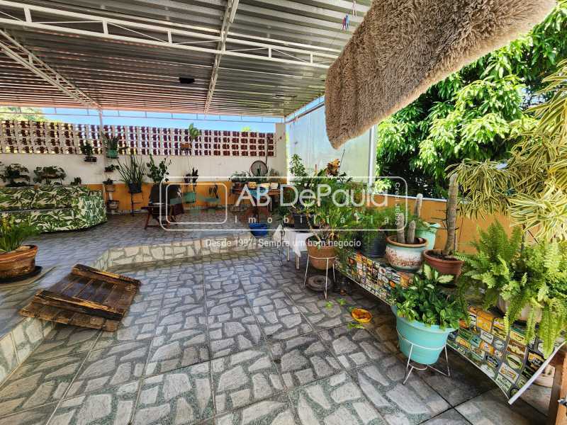 VILA VALQUEIRE - Juntinho a Praça Saiqui. Ótima casa, com 03 Amplos Dormitórios, localizada próximo a supermercados, bancos e a todo comércio existente no bairro,