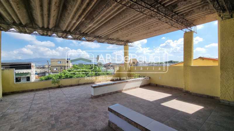 Realengo - Casa à Venda com 3 Quartos - Terraço - Piscina - 2 Vagas