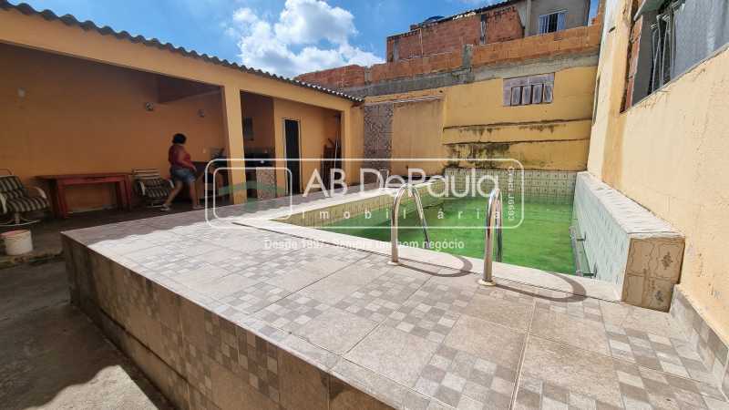 Realengo - Casa à Venda com 3 Quartos - Terraço - Piscina - 2 Vagas