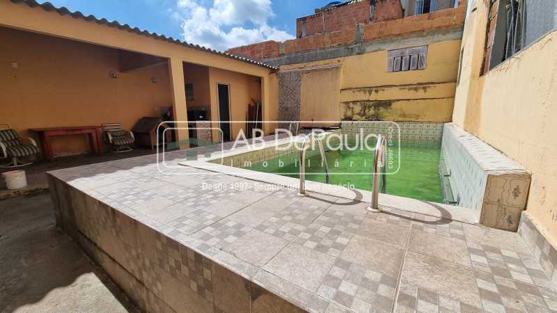 Realengo - Casa à Venda com 3 Quartos - Terraço - Piscina - 2 Vagas