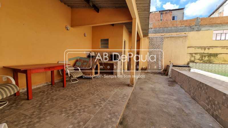 Realengo - Casa à Venda com 3 Quartos - Terraço - Piscina - 2 Vagas