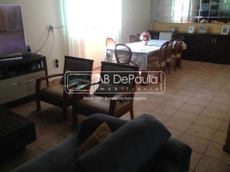 TAQUARA- Excelente residência, edificada em Condomínio Fechado, 03 Dormitórios (Suíte), portaria e controle de acesso 24h