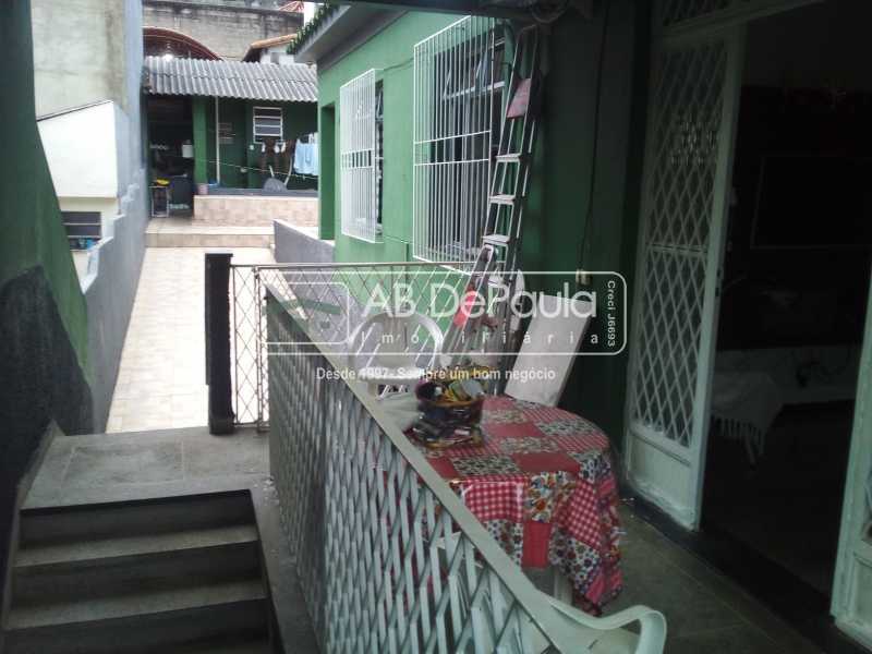 JARDIM SULACAP - Excelente casa 03 dormitórios, amplo quintal + uma edícula com quarto, sala, cozinha e banheiro.