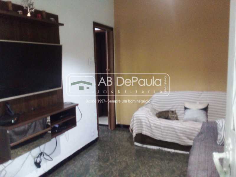 JARDIM SULACAP - Excelente casa 03 dormitórios, amplo quintal + uma edícula com quarto, sala, cozinha e banheiro.