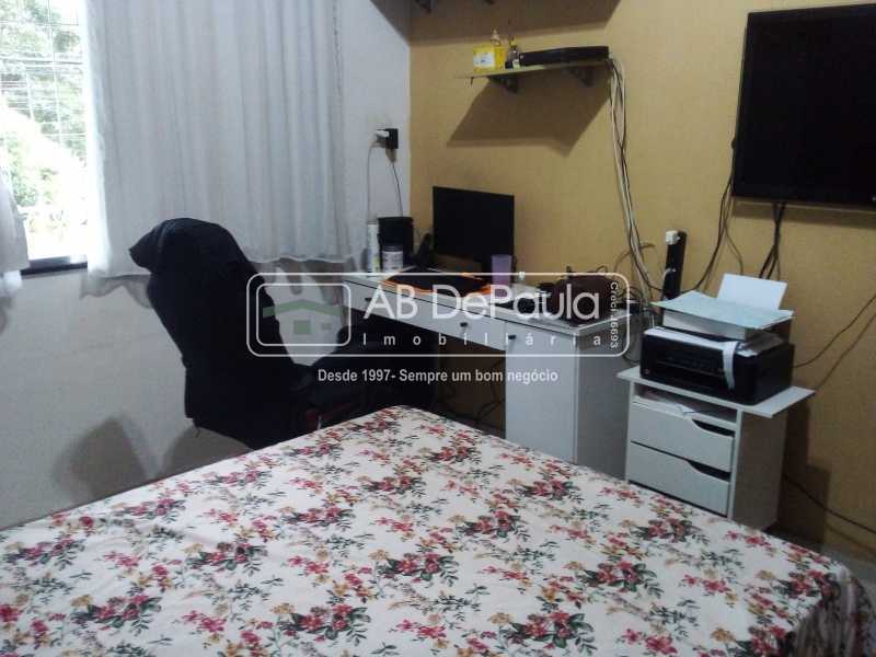 JARDIM SULACAP - Excelente casa 03 dormitórios, amplo quintal + uma edícula com quarto, sala, cozinha e banheiro.