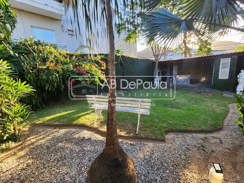 JARDIM SULACAP - Linda casa com ampla sala em 02 ambientes, 02 AMPLOS Dormitórios + Edícula (01 Dormitório/sala, banheiro e cozinha)
