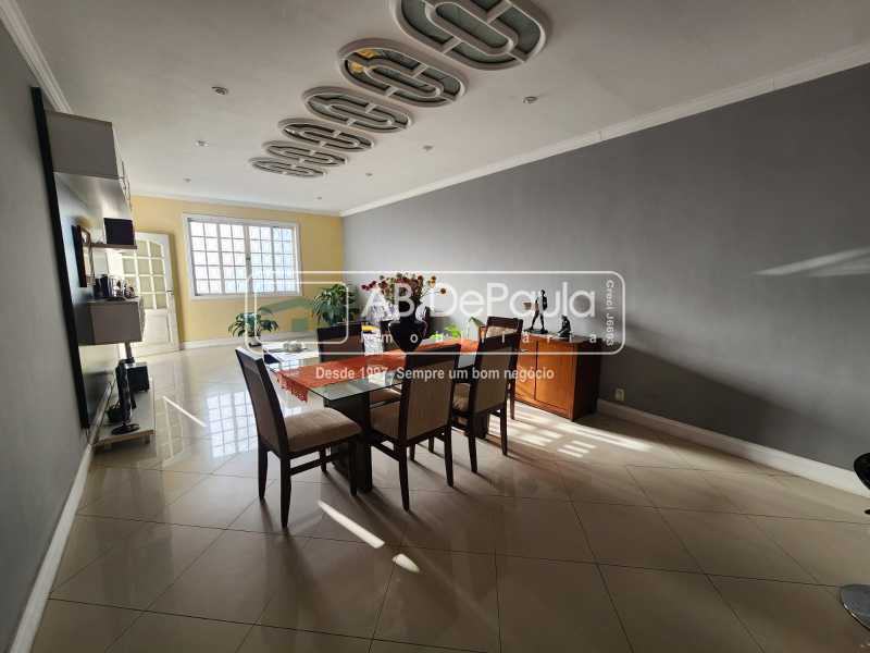 JARDIM SULACAP - Linda casa com ampla sala em 02 ambientes, 02 AMPLOS Dormitórios + Edícula (01 Dormitório/sala, banheiro e cozinha)