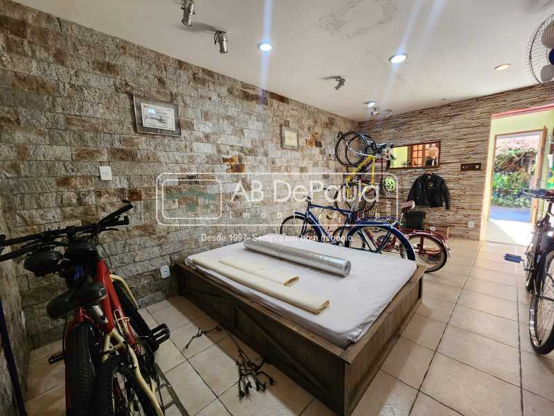 BAIXOU O PREÇO - JARDIM SULACAP - Linda casa com ampla sala em 02 ambientes, 02 AMPLOS Dormitórios + Edícula (01 Dormitório/sala, banheiro e cozinha) - ABCA30280