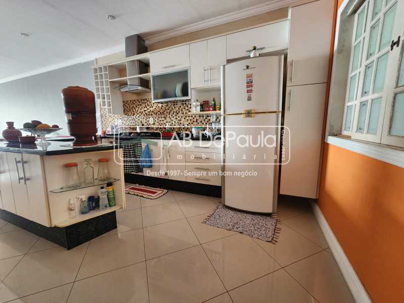 JARDIM SULACAP - Linda casa com ampla sala em 02 ambientes, 02 AMPLOS Dormitórios + Edícula (01 Dormitório/sala, banheiro e cozinha)