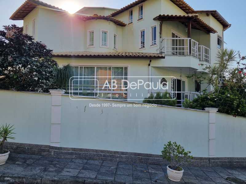 JARDIM SULACAP - BELÍSSIMA CASA À VENDA COM 5 QUARTOS, SENDO 3 SUÍTES COM CLOSETs - CONDOMÍNIO FECHADO