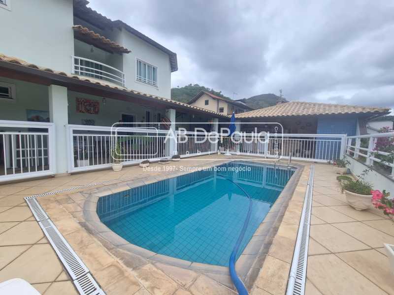 JARDIM SULACAP - BELÍSSIMA CASA À VENDA COM 5 QUARTOS, SENDO 3 SUÍTES COM CLOSETs - CONDOMÍNIO FECHADO