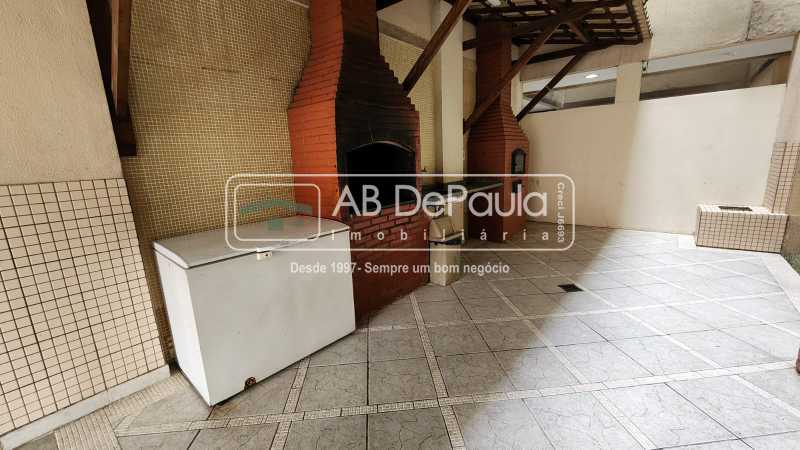 Ampla sala em 02 ambientes (Varandão), 02 dormitórios (Sendo 01 Suíte), cozinha COM ARMÁRIOS PLANEJADOS