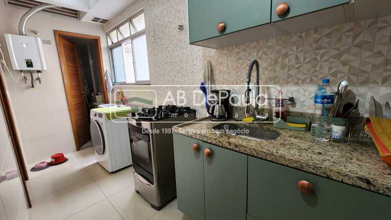 Ampla sala em 02 ambientes (Varandão), 02 dormitórios (Sendo 01 Suíte), cozinha COM ARMÁRIOS PLANEJADOS