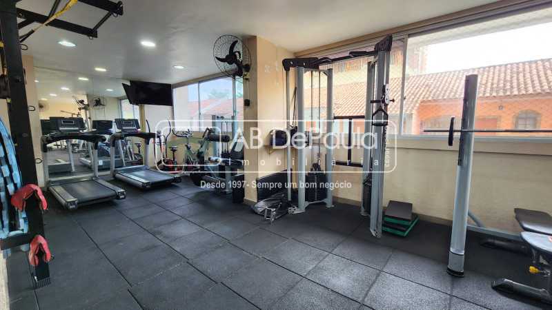 Ampla sala em 02 ambientes (Varandão), 02 dormitórios (Sendo 01 Suíte), cozinha COM ARMÁRIOS PLANEJADOS