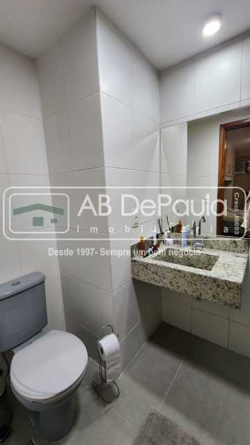 Ampla sala em 02 ambientes (Varandão), 02 dormitórios (Sendo 01 Suíte), cozinha COM ARMÁRIOS PLANEJADOS