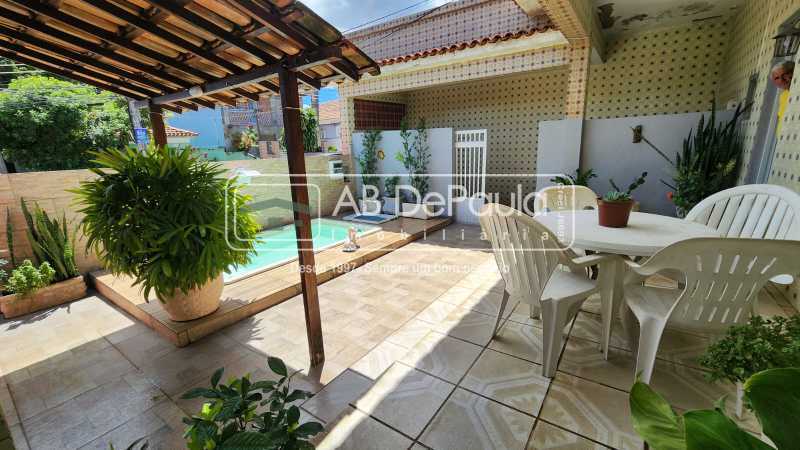 MAGALHÃES BASTOS / REALENGO - SÃO DUAS CASAS AO PREÇO DE UMA. VISITE HOJE MESMO! Ideal para 02 famílias.
