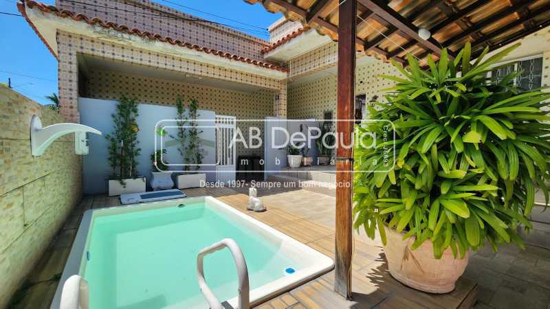 MAGALHÃES BASTOS / REALENGO - SÃO DUAS CASAS AO PREÇO DE UMA. VISITE HOJE MESMO! Ideal para 02 famílias.