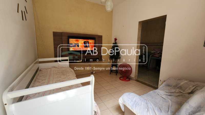 MAGALHÃES BASTOS / REALENGO - SÃO DUAS CASAS AO PREÇO DE UMA. VISITE HOJE MESMO! Ideal para 02 famílias.