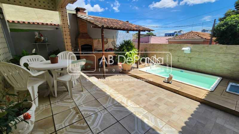 MAGALHÃES BASTOS / REALENGO - SÃO DUAS CASAS AO PREÇO DE UMA. VISITE HOJE MESMO! Ideal para 02 famílias.