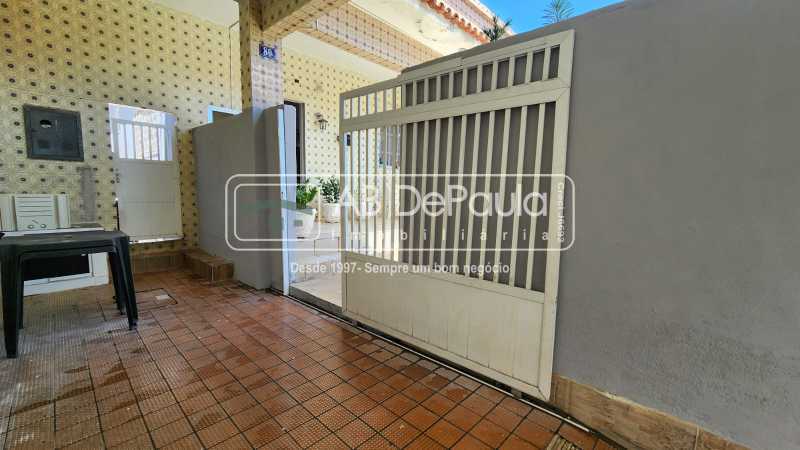 MAGALHÃES BASTOS / REALENGO - SÃO DUAS CASAS AO PREÇO DE UMA. VISITE HOJE MESMO! Ideal para 02 famílias.