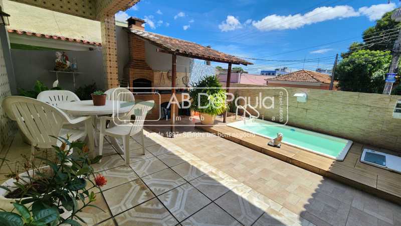 MAGALHÃES BASTOS / REALENGO - SÃO DUAS CASAS AO PREÇO DE UMA. VISITE HOJE MESMO! Ideal para 02 famílias.
