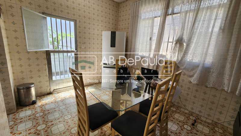 MAGALHÃES BASTOS / REALENGO - SÃO DUAS CASAS AO PREÇO DE UMA. VISITE HOJE MESMO! Ideal para 02 famílias.