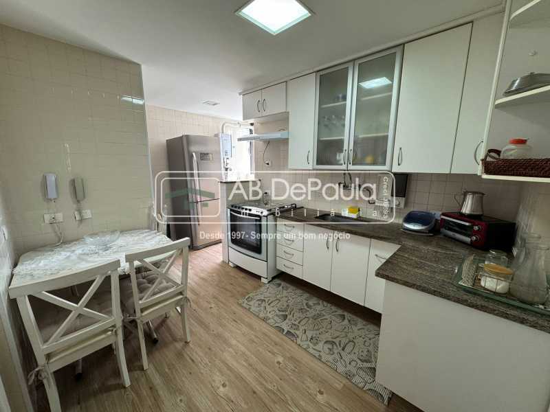VENDE NO RECREIO DOS BANDEIRANTES - APARTAMENTO COM 03 QUARTOS + DEPENDÊNCIA