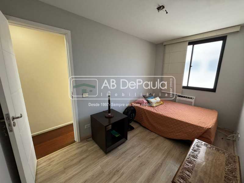 VENDE NO RECREIO DOS BANDEIRANTES - APARTAMENTO COM 03 QUARTOS + DEPENDÊNCIA