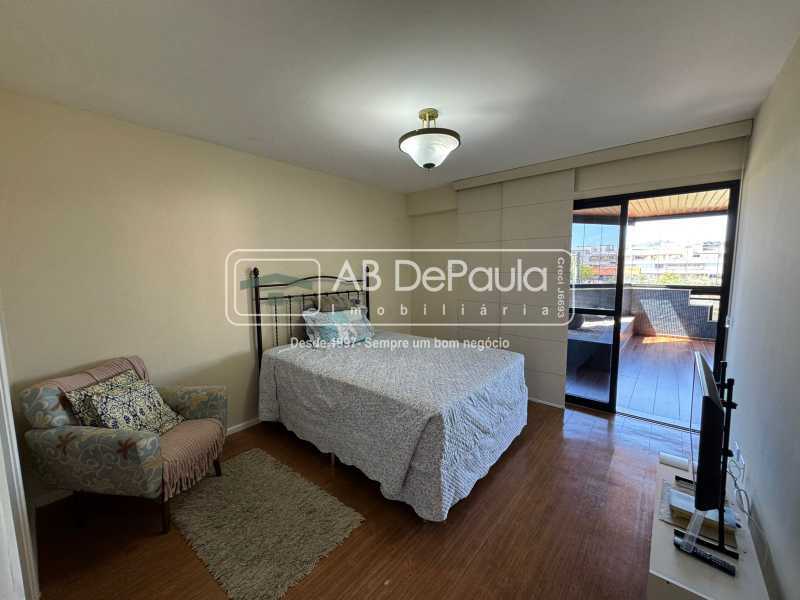 VENDE NO RECREIO DOS BANDEIRANTES - APARTAMENTO COM 03 QUARTOS + DEPENDÊNCIA