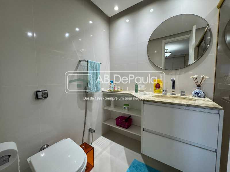 VENDE NO RECREIO DOS BANDEIRANTES - APARTAMENTO COM 03 QUARTOS + DEPENDÊNCIA