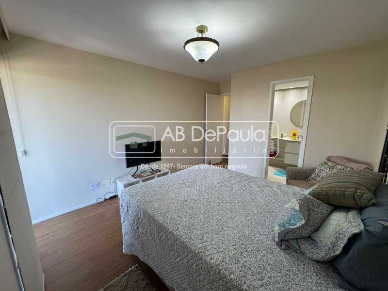 VENDE NO RECREIO DOS BANDEIRANTES - APARTAMENTO COM 03 QUARTOS + DEPENDÊNCIA
