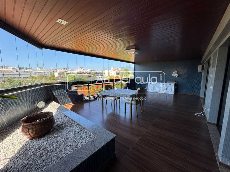 VENDE NO RECREIO DOS BANDEIRANTES - APARTAMENTO COM 03 QUARTOS + DEPENDÊNCIA