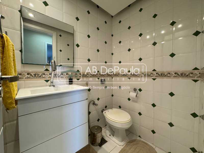 VENDE NO RECREIO DOS BANDEIRANTES - APARTAMENTO COM 03 QUARTOS + DEPENDÊNCIA