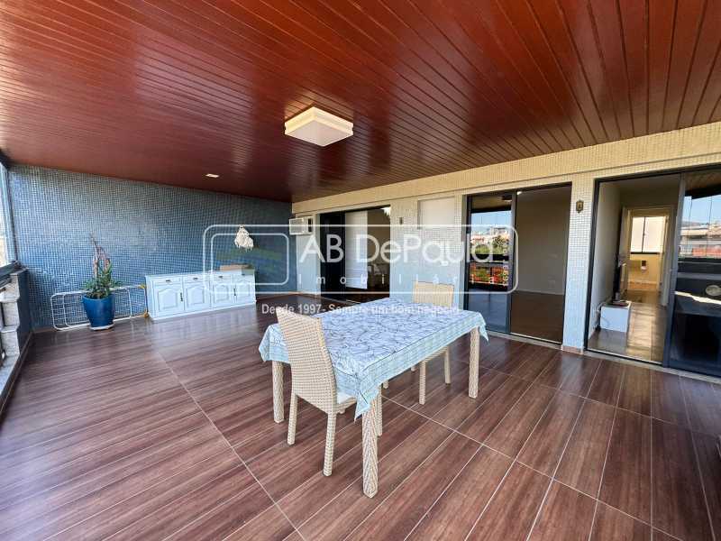 VENDE NO RECREIO DOS BANDEIRANTES - APARTAMENTO COM 03 QUARTOS + DEPENDÊNCIA