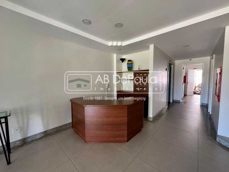 VENDE NO RECREIO DOS BANDEIRANTES - APARTAMENTO COM 03 QUARTOS + DEPENDÊNCIA
