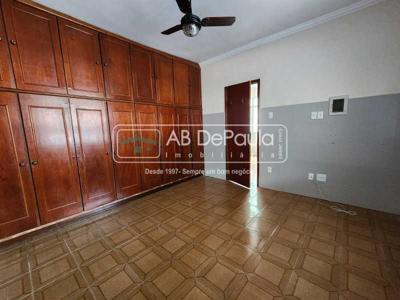 MAGALHÃES BASTOS - VILA MILITAR - CHAVES NA LOJA - Excelente residência, com 113m² de área construída, 03 amplos Dormitórios (01 Suíte).