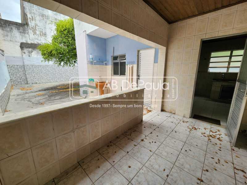 MAGALHÃES BASTOS - VILA MILITAR - CHAVES NA LOJA - Excelente residência, com 113m² de área construída, 03 amplos Dormitórios (01 Suíte).