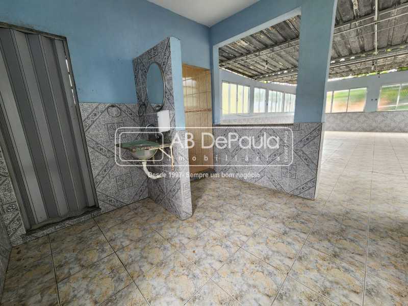 MAGALHÃES BASTOS - VILA MILITAR - CHAVES NA LOJA - Excelente residência, com 113m² de área construída, 03 amplos Dormitórios (01 Suíte).